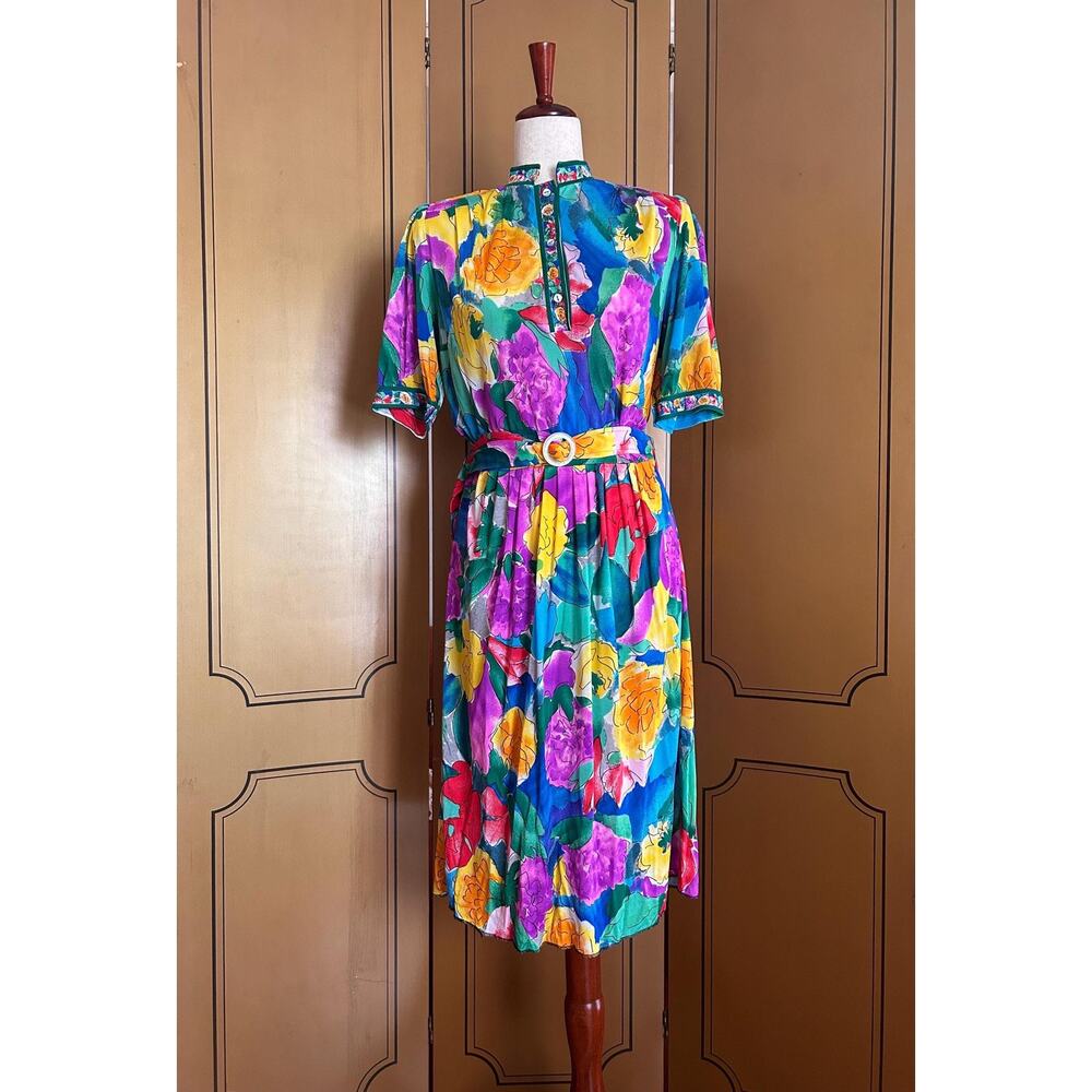 Vintage summer dress with watercolor flower prints and belt, size M